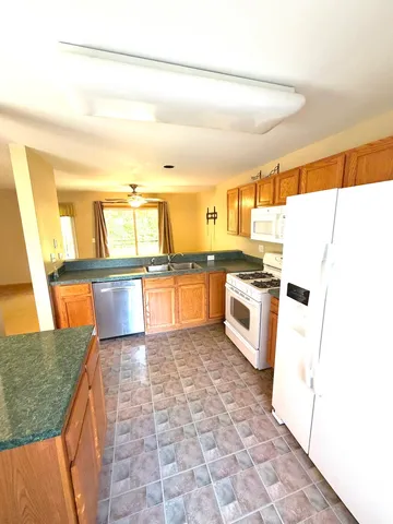 $2,100 | 2314 Woodside Drive, Unit 34C2, Carpentersville, IL 60110