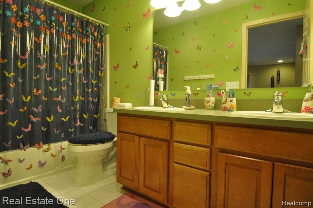 618 East Nawakwa Road Rochester, MI 48307 - Photo 22 of 30 21.jpg
