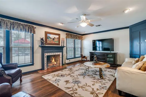 $550,000 | 713 Meadow Drive, Corsicana, TX 75110