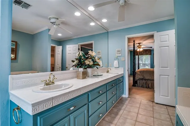 a en suite bathroom with a double vanity sink and a mirror