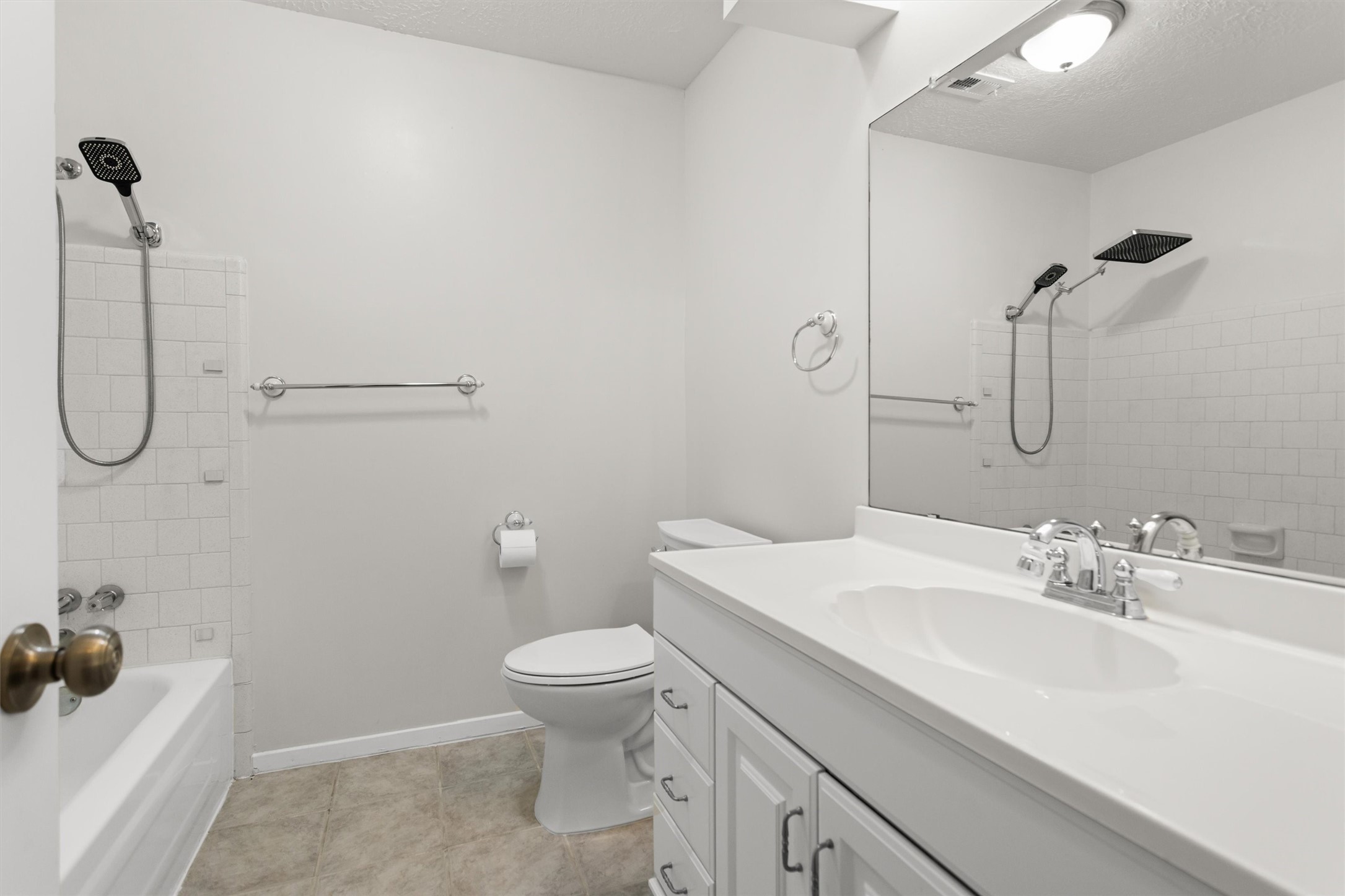 11319 Rousseau Drive Houston, TX 77065 - Photo 18 of 29 Second full bathroom
