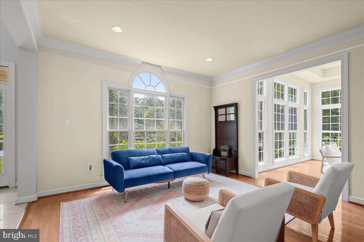 702 Childs Point Road Annapolis, MD 21401 - Photo 30 of 117 Living Room