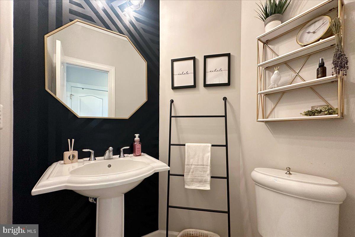702 Childs Point Road Annapolis, MD 21401 - Photo 41 of 117 Powder Room Main Level