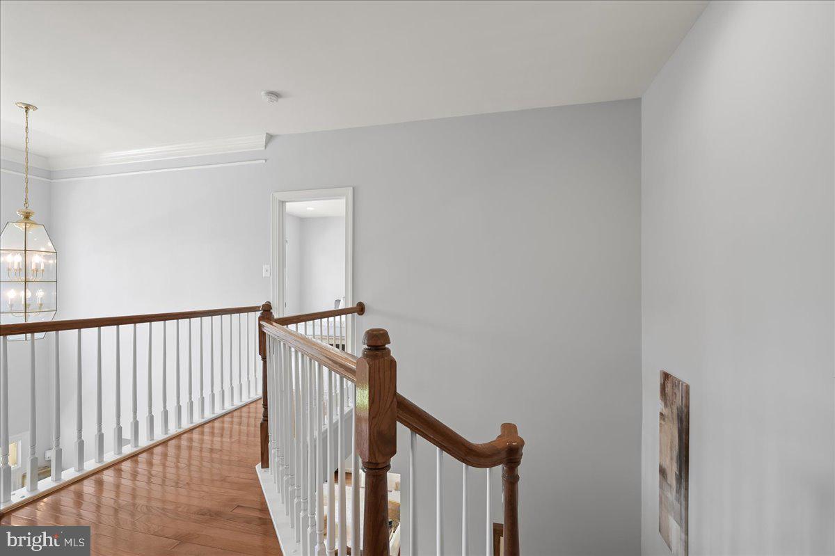 702 Childs Point Road Annapolis, MD 21401 - Photo 58 of 117 Upper Level Hallway