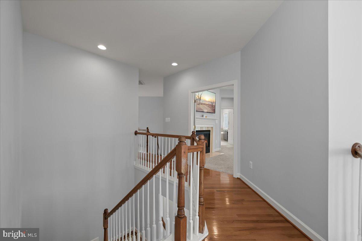 702 Childs Point Road Annapolis, MD 21401 - Photo 66 of 117 Hallway to Owners Suite