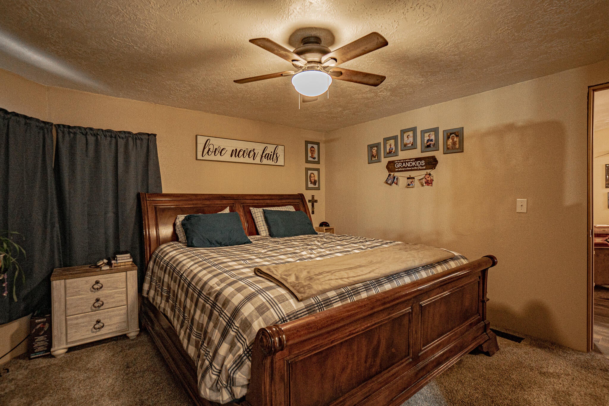 444 East Dutton Road Eagle Point, OR 97524 - Photo 26 of 40 Second Home Primary Room