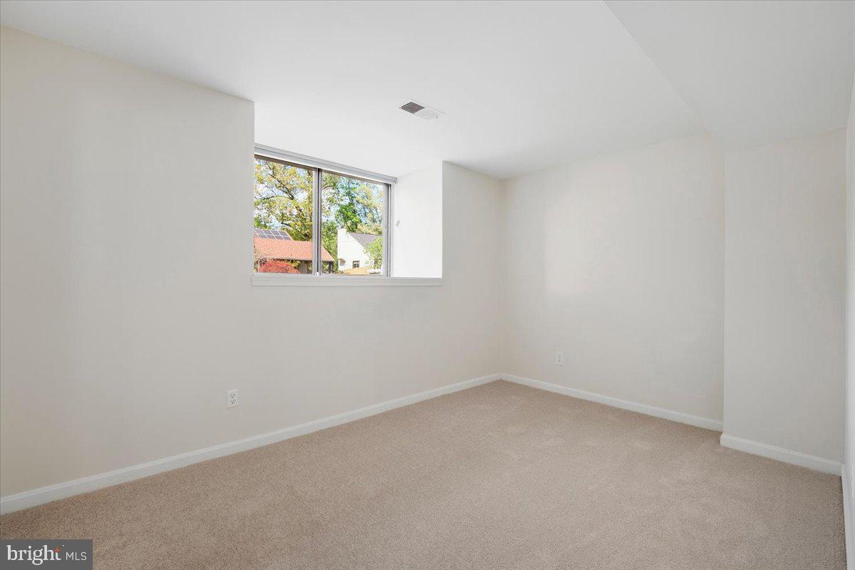 3912 Gelding Lane Olney, MD 20832 - Photo 25 of 62 an empty room with a window