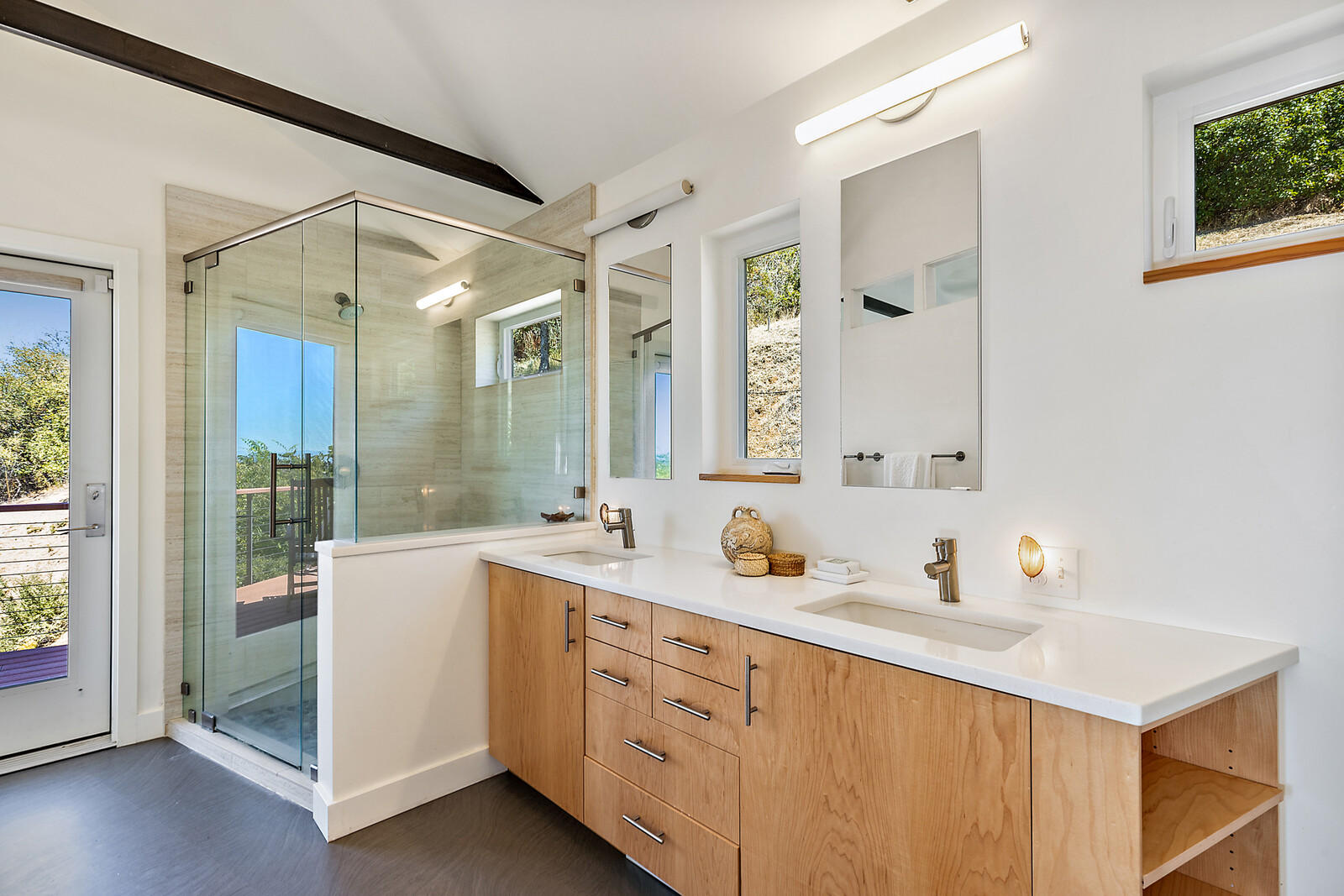 7075 Rapp Lane Talent, OR 97540 - Photo 21 of 54 Master bath