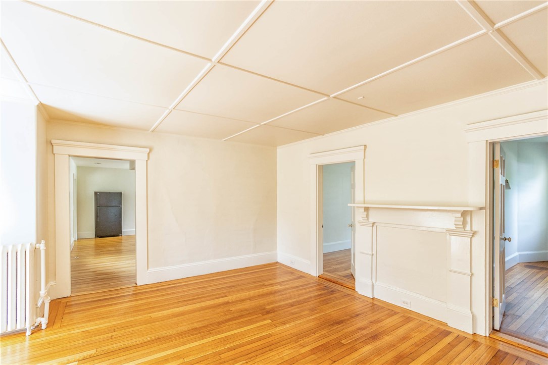 51 Annandale Road Newport, RI 02840 - Photo 4 of 22 South Facing Living Room with view to the Kitchen and Bedrooms