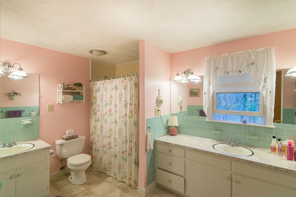 33 Colonial Way Rehoboth, MA 02769 - Photo 12 of 17 Gallery Image 12