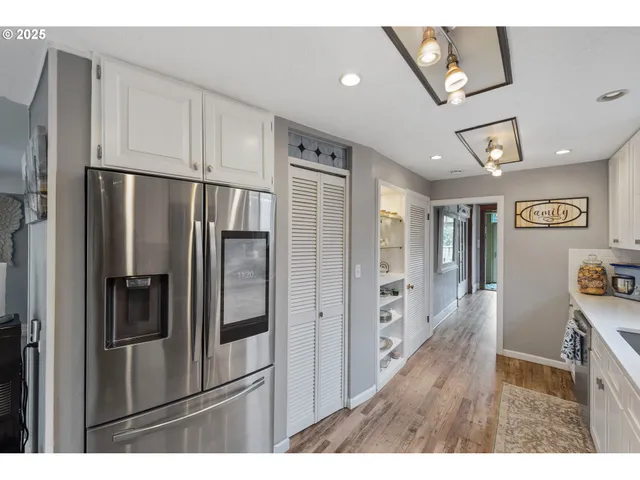 $430,000 | 1475 Sherman Avenue, North Bend, OR 97459