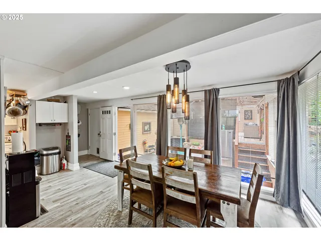 $430,000 | 1475 Sherman Avenue, North Bend, OR 97459