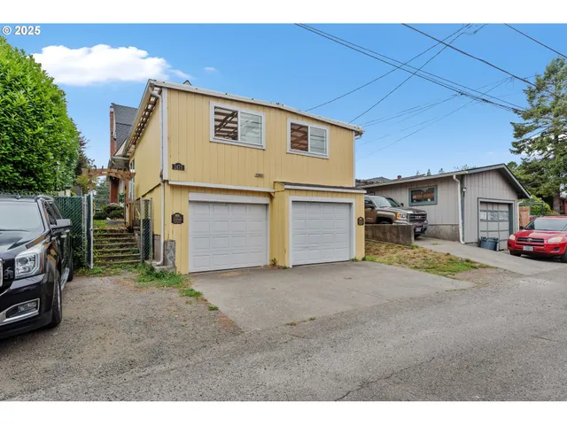 $430,000 | 1475 Sherman Avenue, North Bend, OR 97459