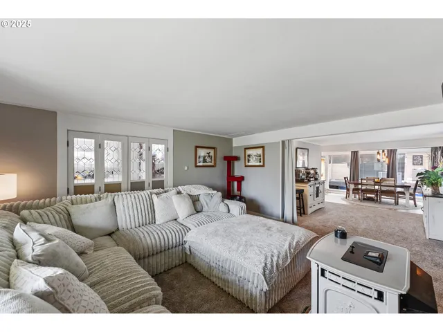 $430,000 | 1475 Sherman Avenue, North Bend, OR 97459