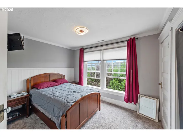 $430,000 | 1475 Sherman Avenue, North Bend, OR 97459