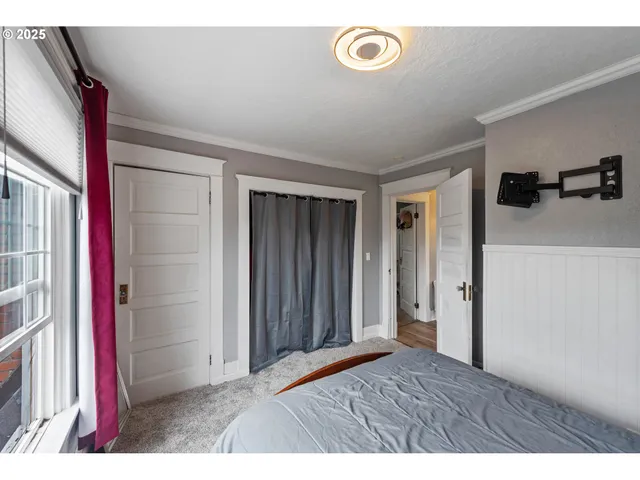 $430,000 | 1475 Sherman Avenue, North Bend, OR 97459