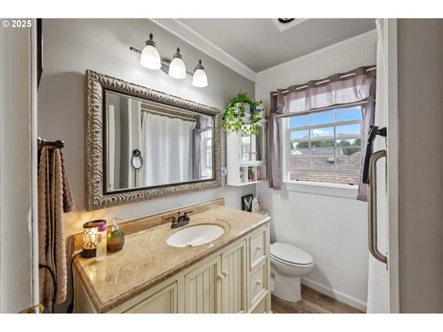 $430,000 | 1475 Sherman Avenue, North Bend, OR 97459