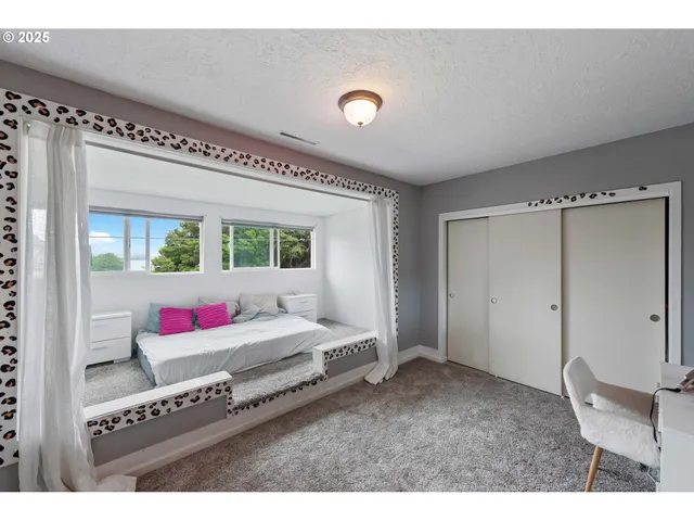 $430,000 | 1475 Sherman Avenue, North Bend, OR 97459