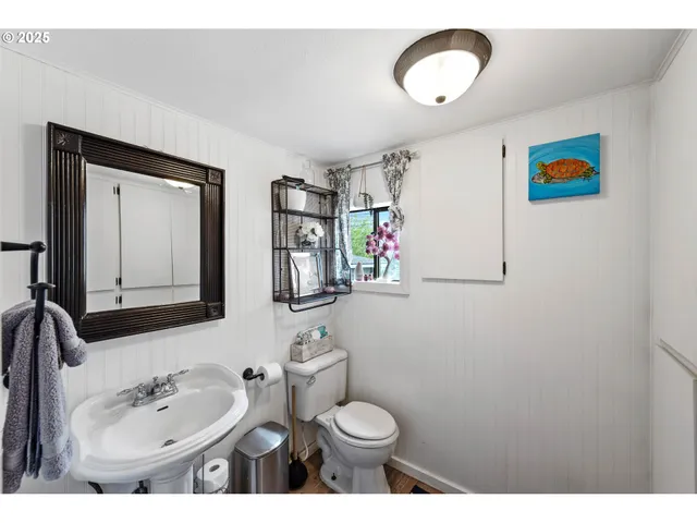 $430,000 | 1475 Sherman Avenue, North Bend, OR 97459