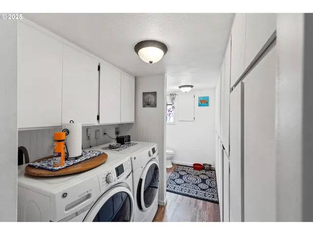 $430,000 | 1475 Sherman Avenue, North Bend, OR 97459