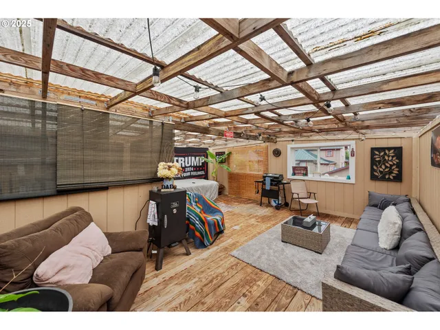 $430,000 | 1475 Sherman Avenue, North Bend, OR 97459