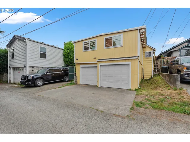 $430,000 | 1475 Sherman Avenue, North Bend, OR 97459