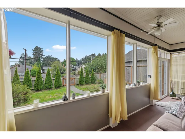 $430,000 | 1475 Sherman Avenue, North Bend, OR 97459