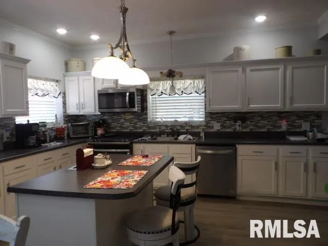 $235,000 | 305 West Church Street, Harrisburg, IL 62946