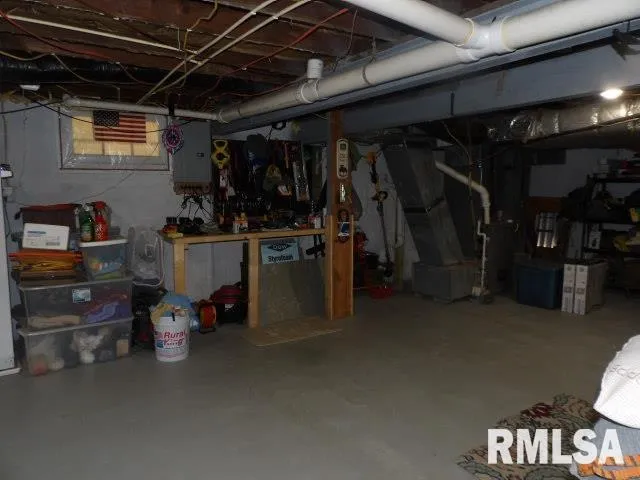 $235,000 | 305 West Church Street, Harrisburg, IL 62946