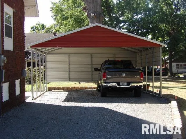 $235,000 | 305 West Church Street, Harrisburg, IL 62946