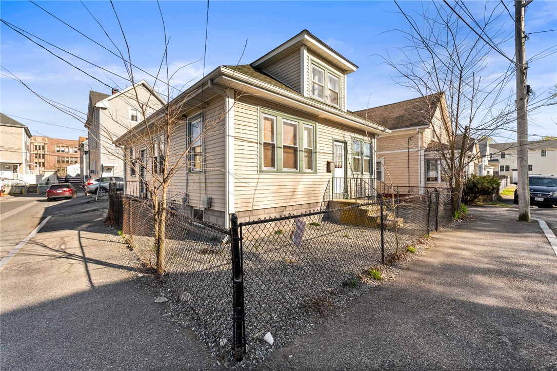 18 Crowninshield Street Providence, RI 02909 - Photo 2 of 27