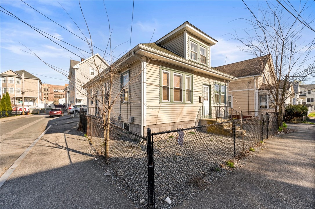 18 Crowninshield Street Providence, RI 02909 - Photo 3 of 27