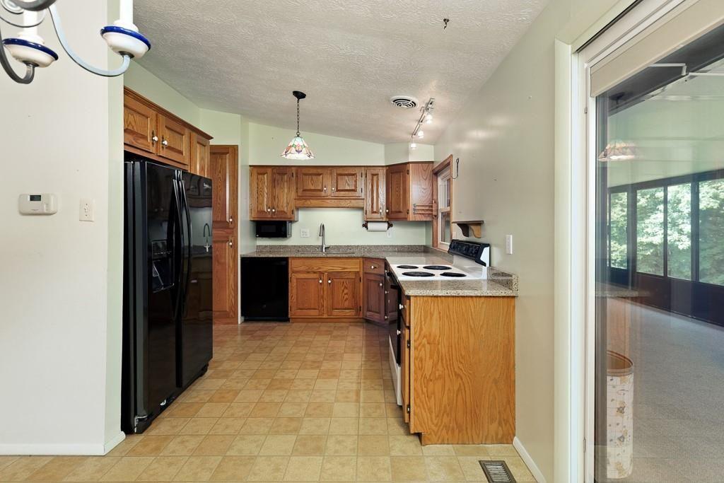 68 Kathleen Drive McKees Rocks, PA 15136 - Photo 9 of 30 Gallery Image 9