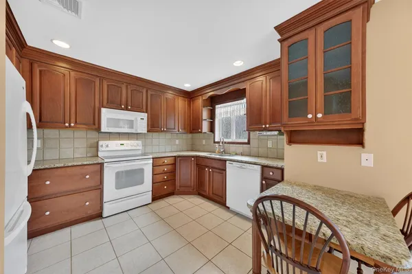 $599,900 | 194 Vineyard Avenue, Highland, NY 12528