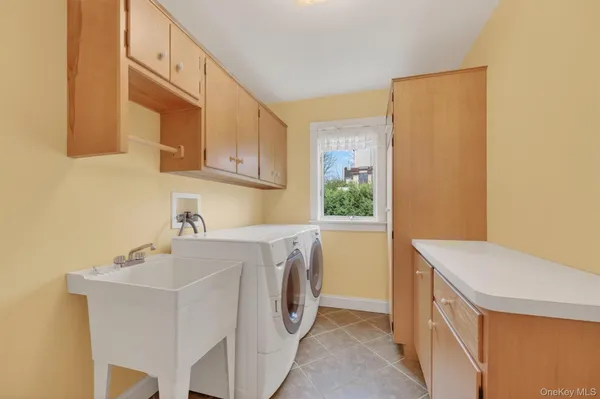 $599,900 | 194 Vineyard Avenue, Highland, NY 12528