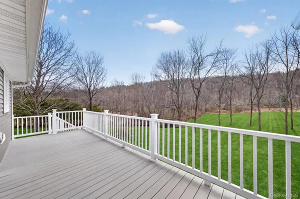 $599,900 | 194 Vineyard Avenue, Highland, NY 12528