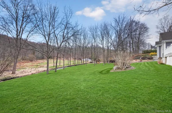 $599,900 | 194 Vineyard Avenue, Highland, NY 12528