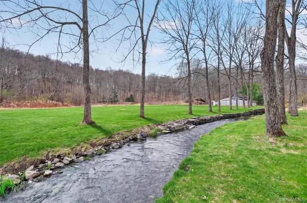 $599,900 | 194 Vineyard Avenue, Highland, NY 12528