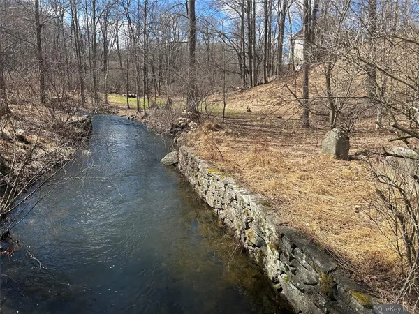 $599,900 | 194 Vineyard Avenue, Highland, NY 12528