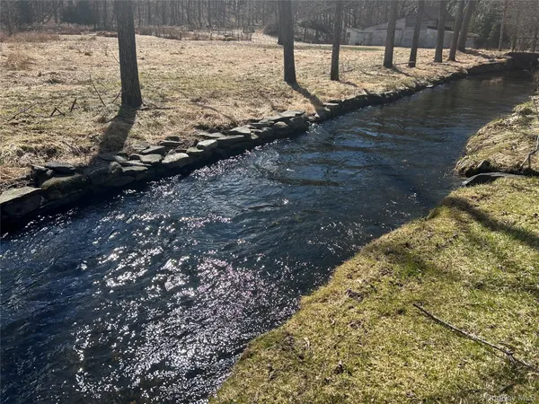 $599,900 | 194 Vineyard Avenue, Highland, NY 12528