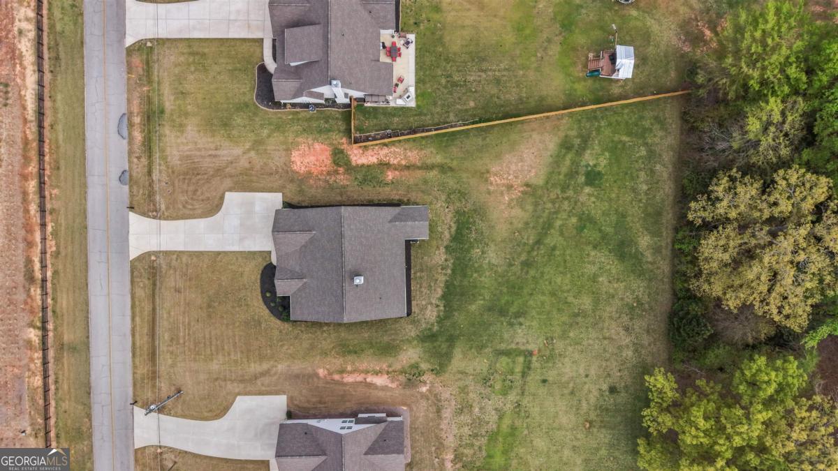 187 Loch Way Eatonton, GA 31024 - Photo 49 of 49 a bathroom with a shower