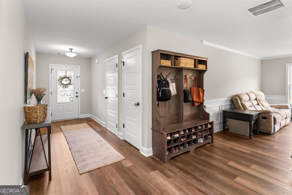 187 Loch Way Eatonton, GA 31024 - Photo 5 of 49 a living room with furniture