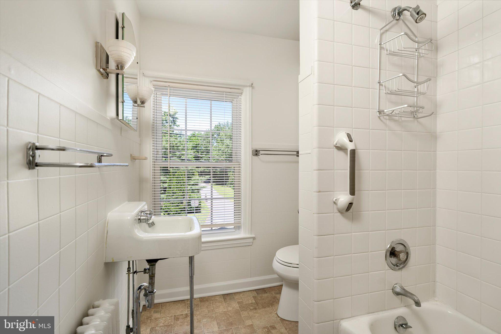 16 Station Road Cranbury, NJ 08512 - Photo 28 of 39 2nd Fl Full Bathroom