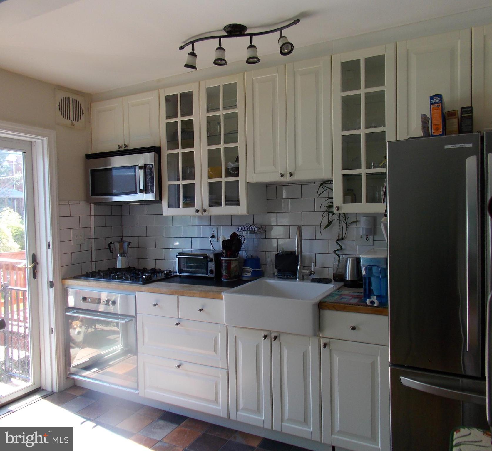 8329 Ridgely Oak Road Baltimore, MD 21234 - Photo 2 of 11 Kitchen updated in 2010