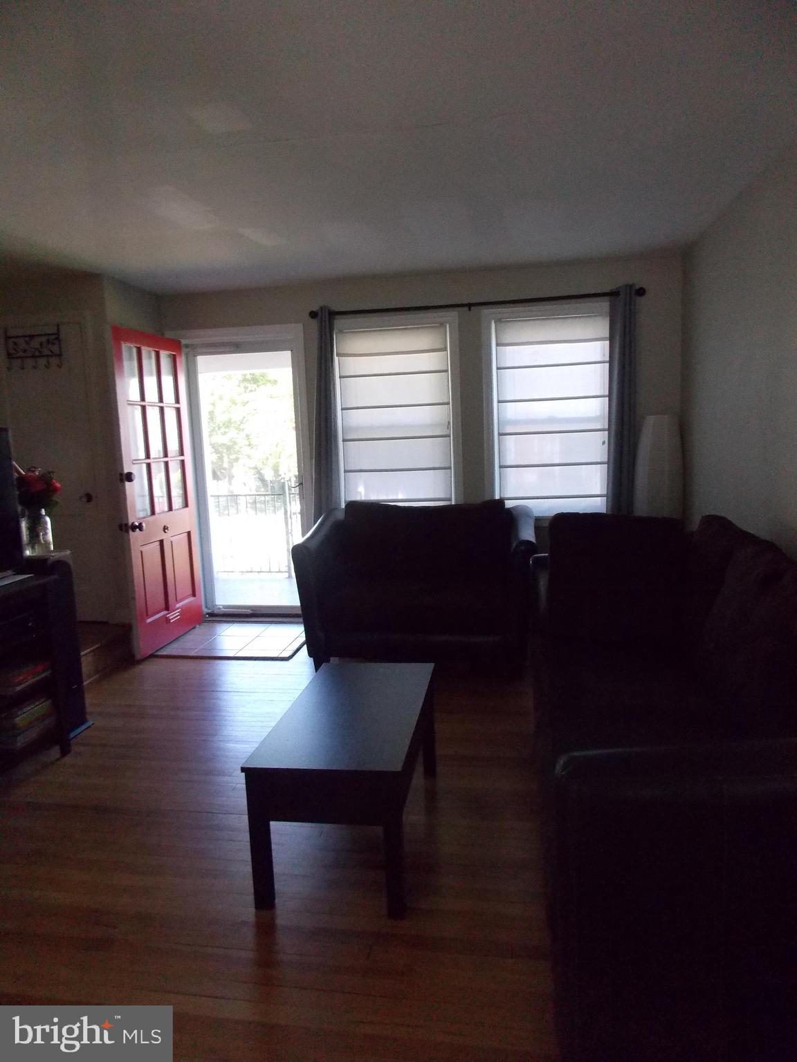 8329 Ridgely Oak Road Baltimore, MD 21234 - Photo 4 of 11 Living room (current picture)