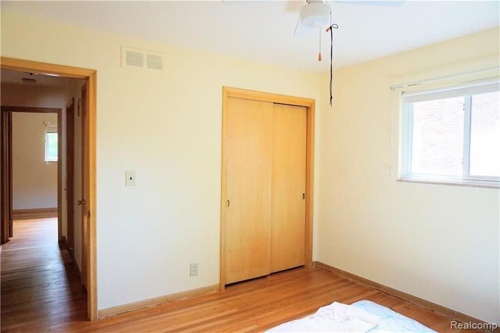 902 Hampton Road Grosse Pointe Woods, MI 48236 - Photo 34 of 47