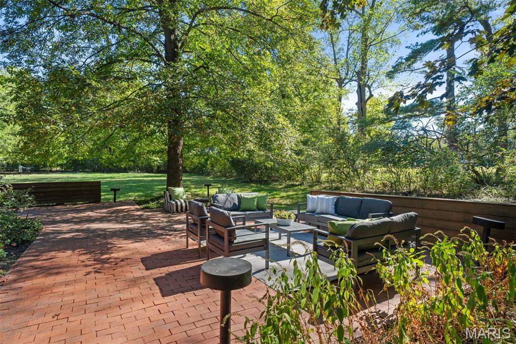 40 Upper Ladue Road Ladue, MO 63124 - Photo 45 of 50