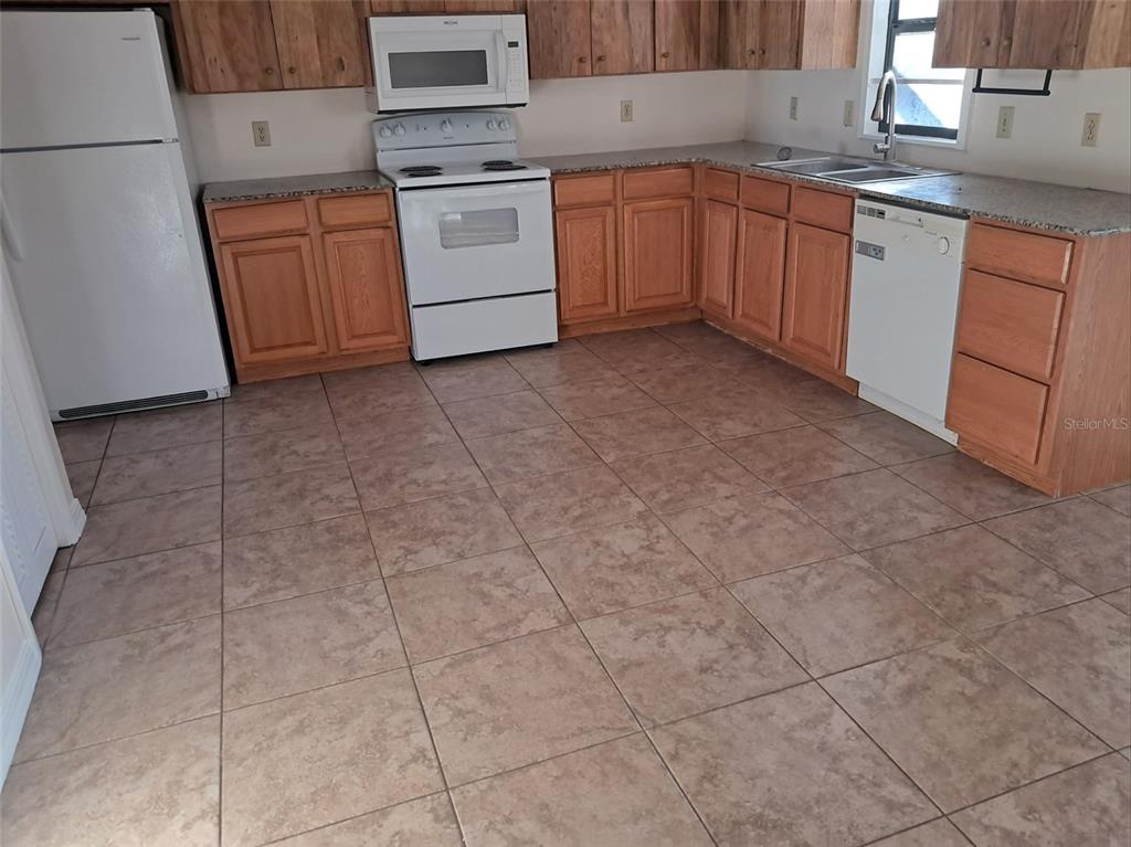 1071 Piedmont Road Venice, FL 34293 - Photo 2 of 7