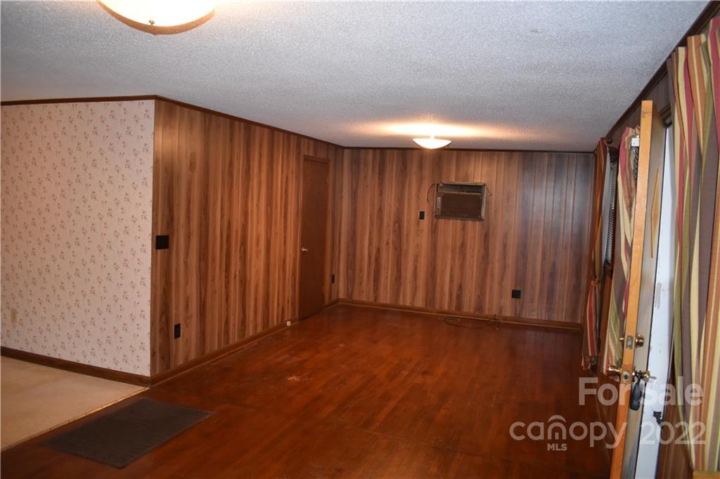 511 Valley Road Marion, NC 28752 - Photo 4 of 25 Gallery Image 4