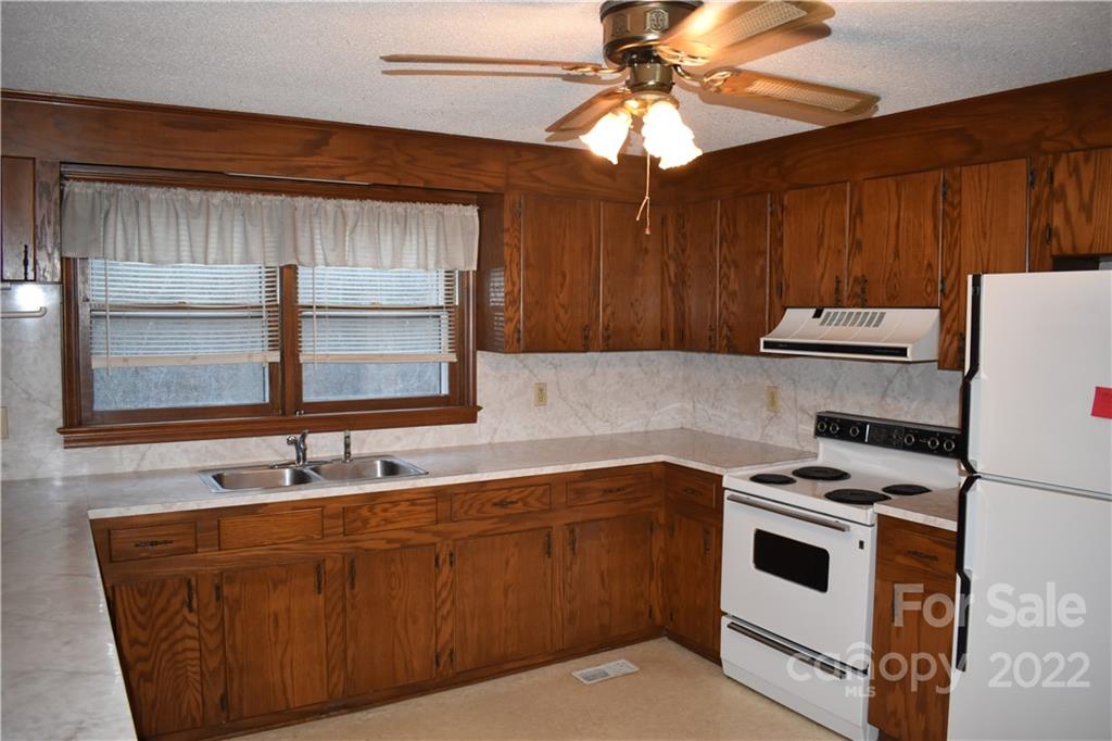 511 Valley Road Marion, NC 28752 - Photo 9 of 25 Gallery Image 9